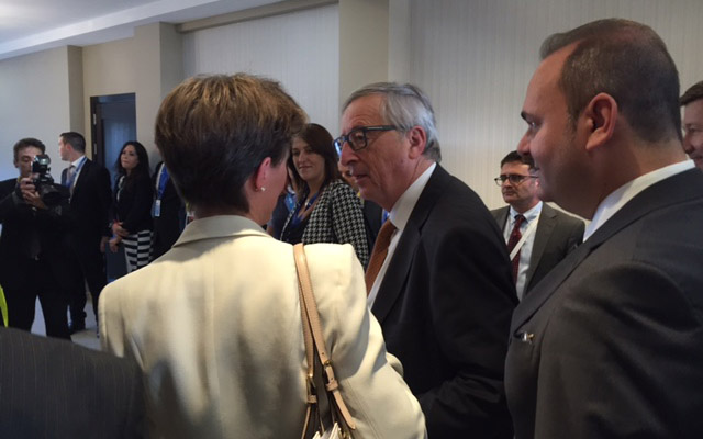 Bundespräsidentin Sommaruga und EU-Kommissionspräsident Jean-Claude Juncker am Migrationsgipfel in Valletta (Foto: EJPD)