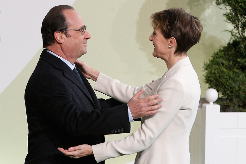Bundespräsidentin Simonetta Sommaruga an der Klimakonferenz von Paris (COP 21) mit Präsident François Hollande