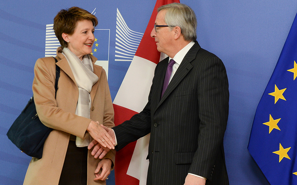 La presidente della Confederazione Simonetta Sommaruga e Jean-Claude Juncker, presidente della Commissione europea. (Foto: © European Union, 2015)