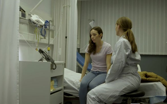 Kalina è ferita. Il trafficante la conduce in ospedale. Il medico sarà in grado di aiutarla?